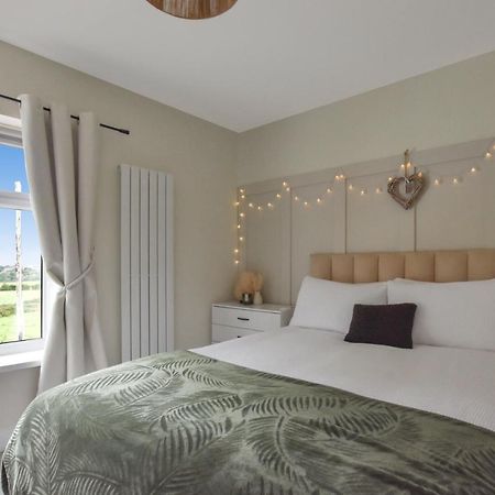 A Spacious Home From Home With Spectacular Views Heywood Exterior foto